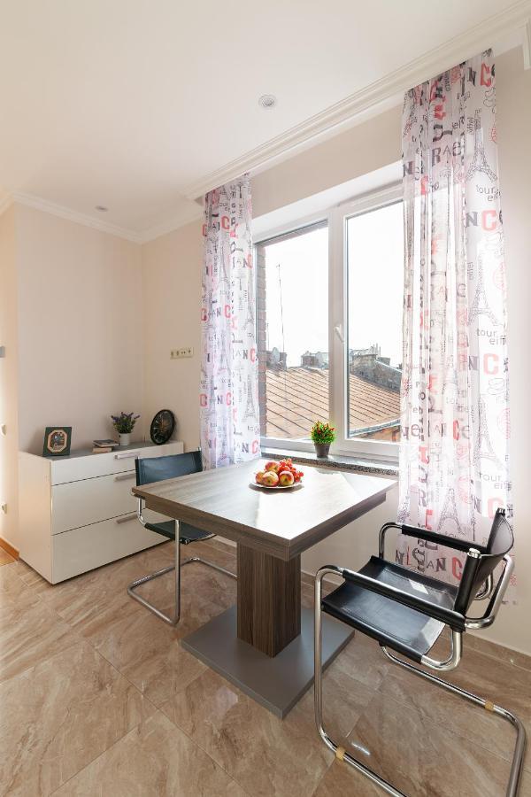 Regrand Apartment On Kulisha 47A Lviv Dış mekan fotoğraf